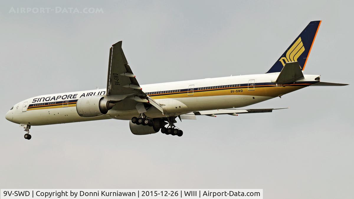 9V-SWD, 2006 Boeing 777-312/ER C/N 34569, final approach runway 25R