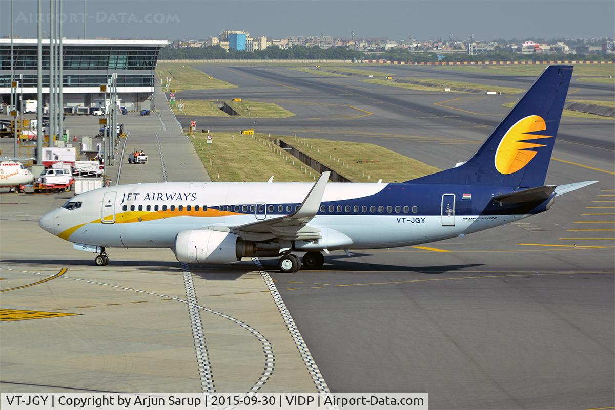 VT-JGY, 2007 Boeing 737-75R C/N 34806, Taxiing in to IGIA T-3 in the afternoon.