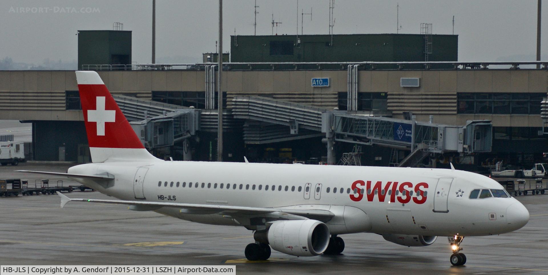 HB-JLS, 2012 Airbus A320-214 C/N 5069, Swiss, is here taxiing to the gate at it's homebase Zürich-Kloten(LSZH)