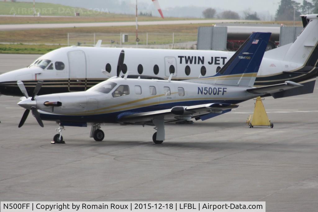 N500FF, 1998 Socata TBM-700 C/N 141, Parked