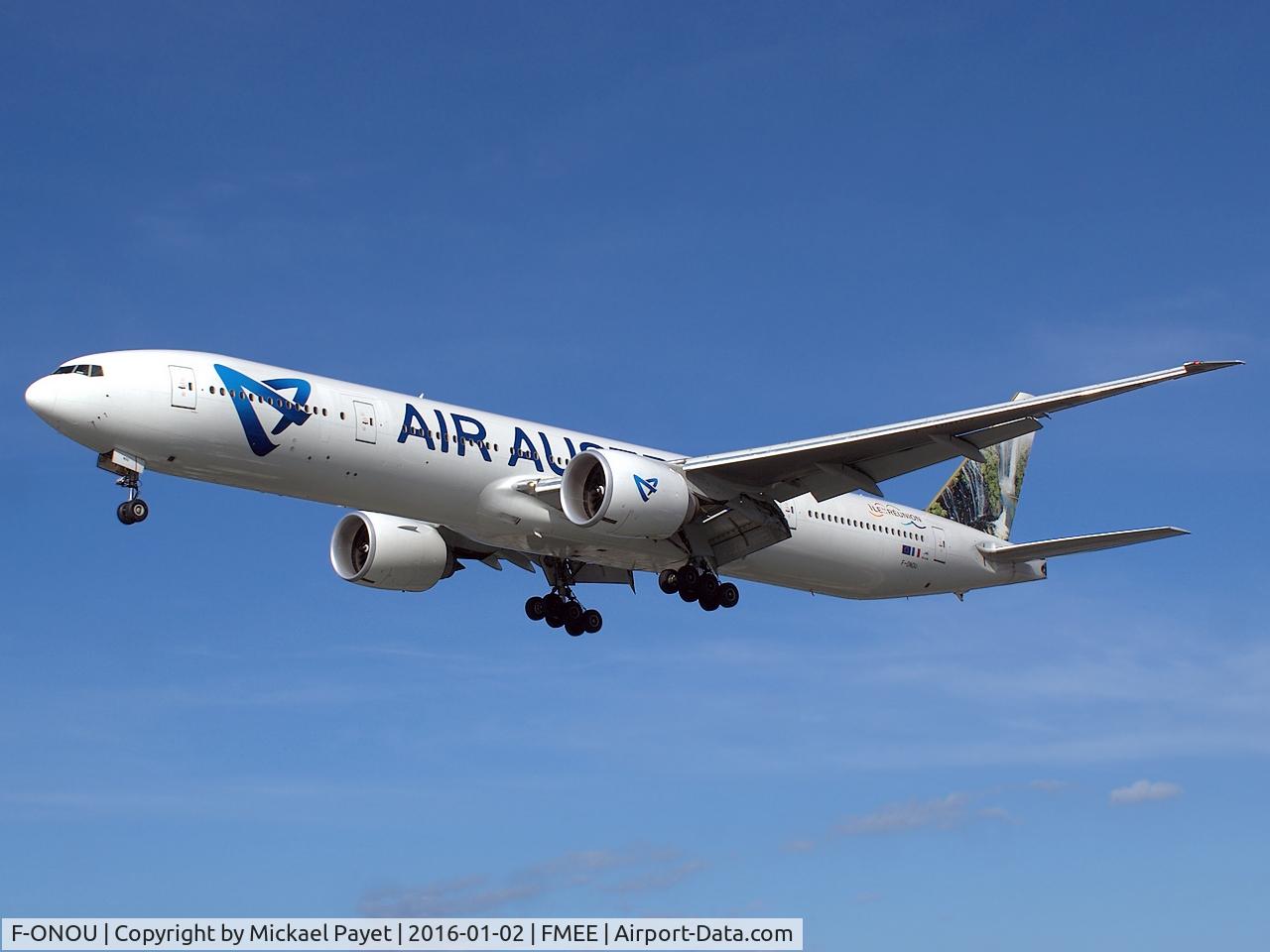 F-ONOU, 2009 Boeing 777-3Q8/ER C/N 35783, Short final to rwy 30