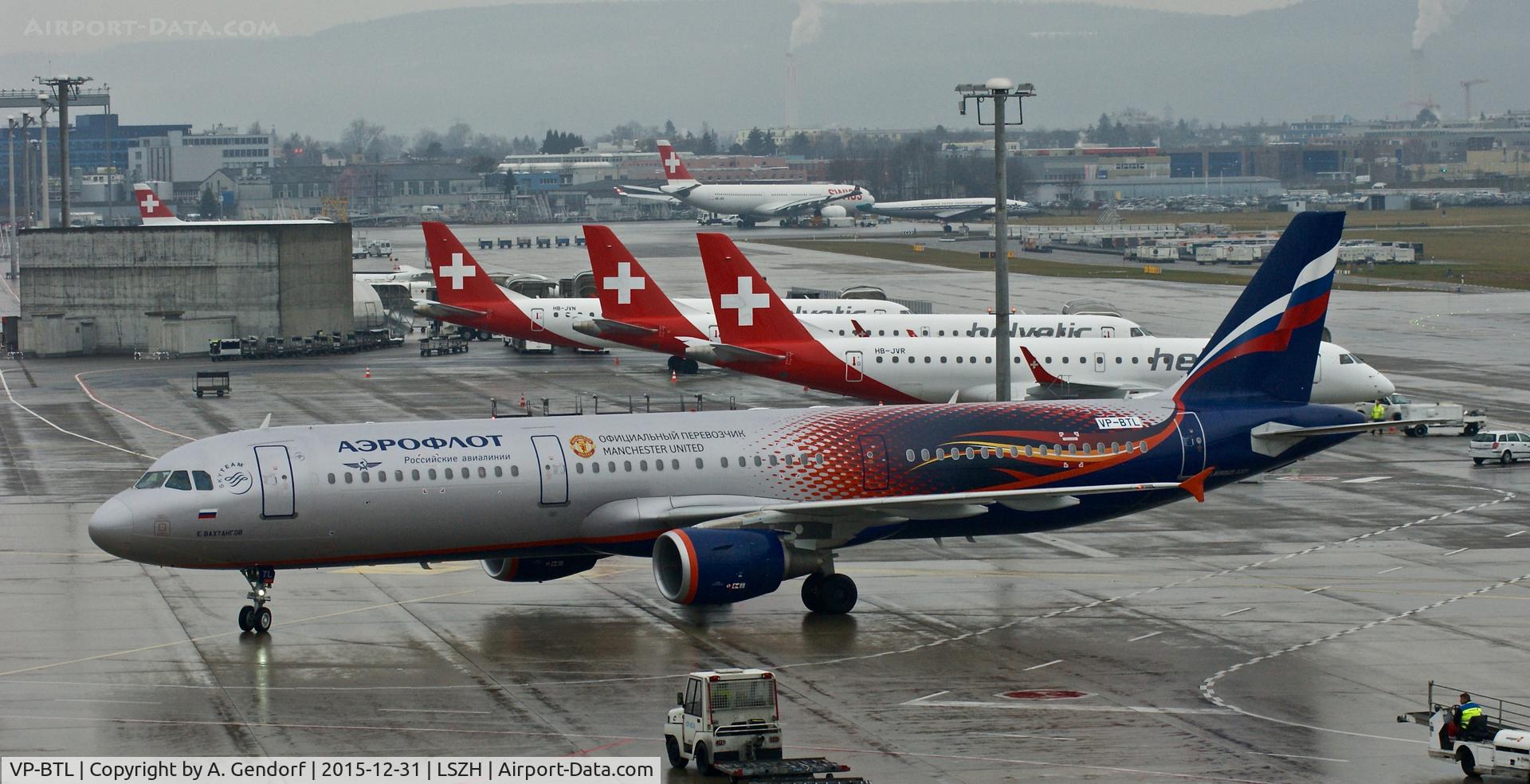 VP-BTL, 2013 Airbus A321-211 C/N 5881, Aeroflot (Manchester United cs.), is here on the way to the gate at Zürich-Kloten(LSZH)