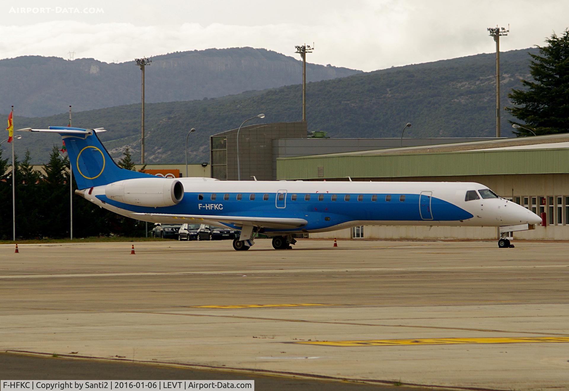 F-HFKC, 2000 Embraer ERJ-145LR (EMB-145LR) C/N 145282, Passenger apron.