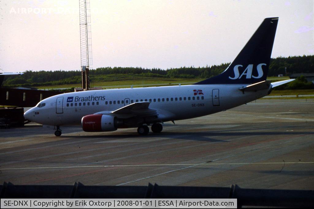 SE-DNX, 1999 Boeing 737-683 C/N 28304, SE-DNX in ARN JUN05, SAS Braathens titles
