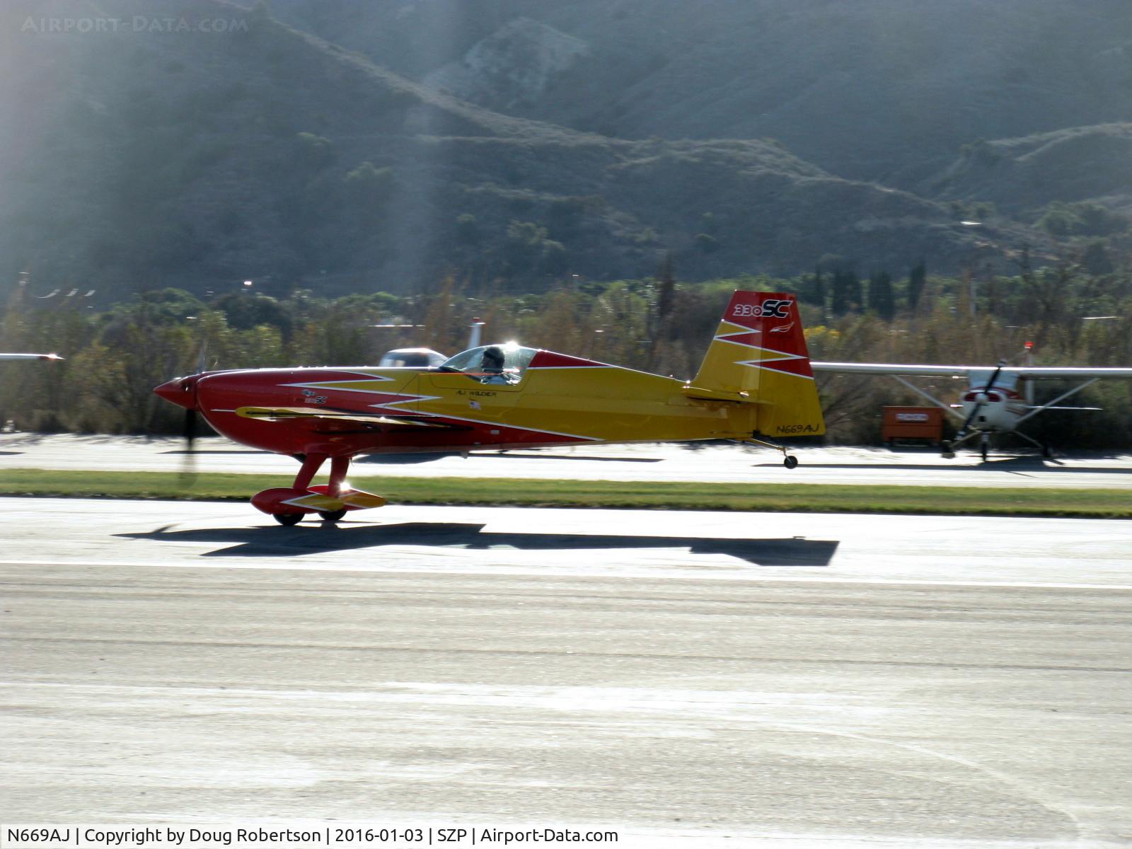 N669AJ, Extra EA-330SC C/N SC001E, Extraflugzeugproduktions EA330/SC, Lycoming AEIO-540-L1B5 300 Hp, takeoff roll Rwy 04