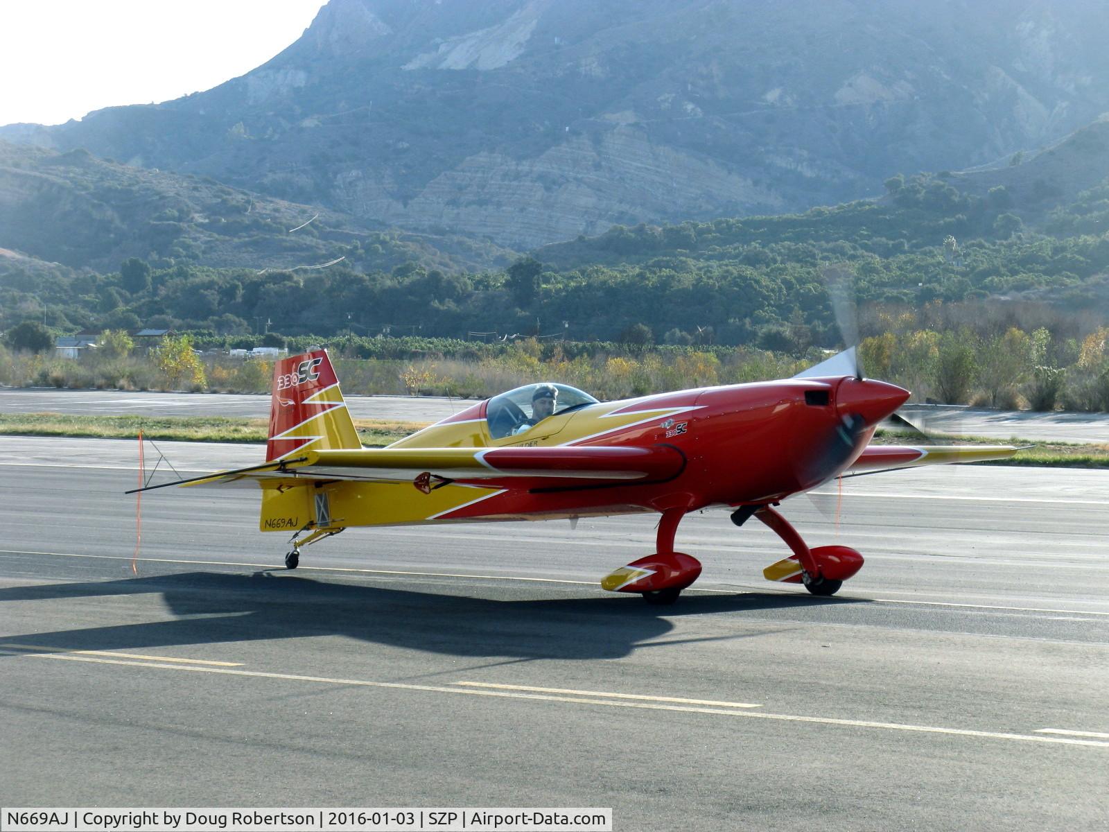 N669AJ, Extra EA-330SC C/N SC001E, Extraflugzeugproduktions EA330/SC, Lycoming AEIO-540-L1B5 300 Hp, single seat short wing version, customized/modified Experimental class, Note C/N, taxi to Rwy 04