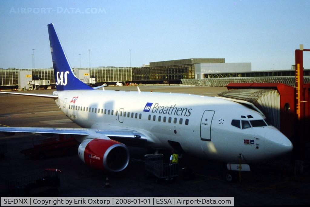 SE-DNX, 1999 Boeing 737-683 C/N 28304, SE-DNX in ARN JUN05. SAS-Braathens titles.