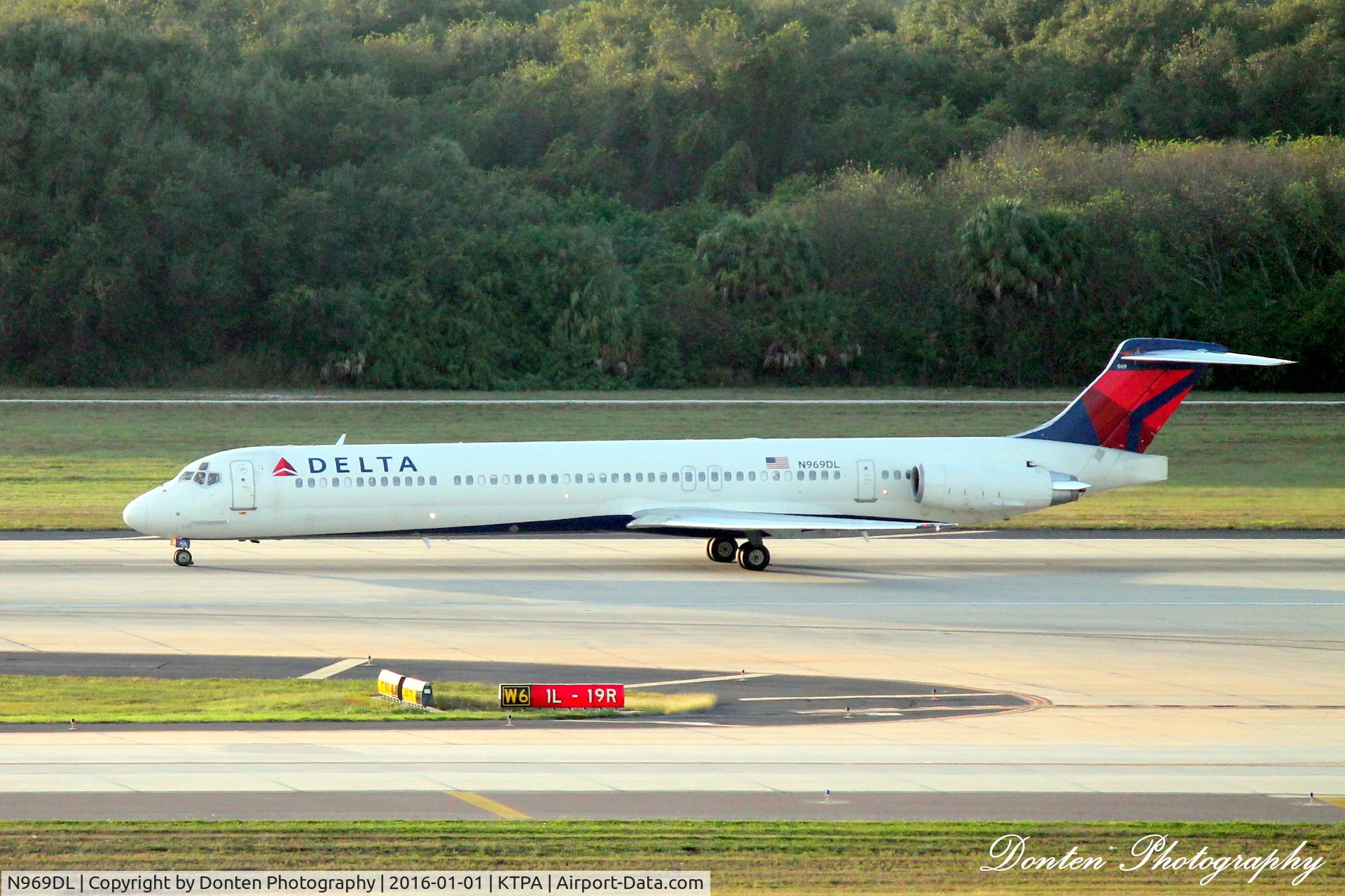N969DL, 1990 McDonnell Douglas MD-88 C/N 53172, Delta Flight 705 (N969DL) departs Tampa International Airport enroute to Laguardia Airport