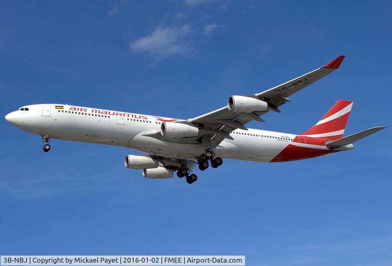 3B-NBJ, 2006 Airbus A340-313E C/N 800, Final for rwy 30