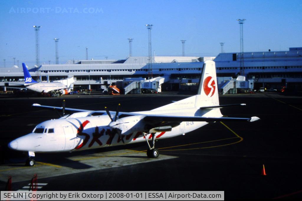 SE-LIN, 1988 Fokker 50 C/N 20138, SE-LIN in ARN SEP05