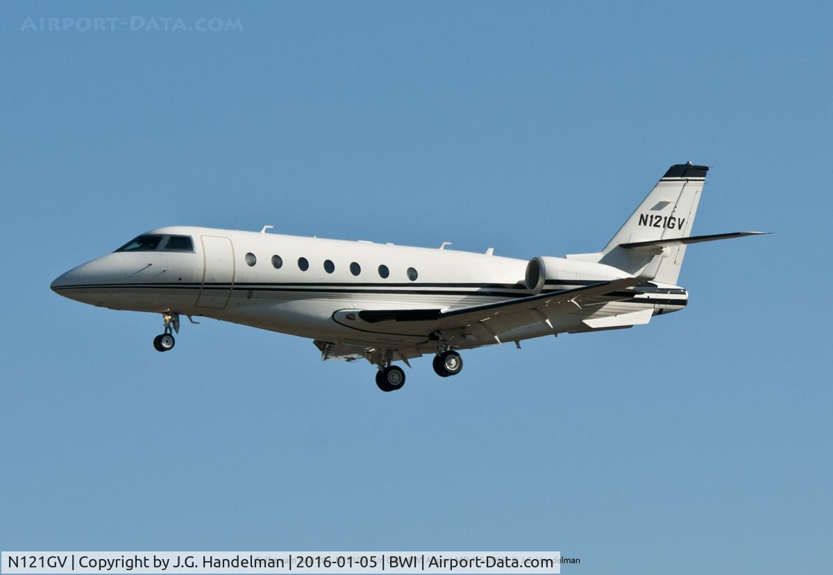 N121GV, 2004 Israel Aircraft Industries Gulfstream 200 C/N 094, On final to 33L.