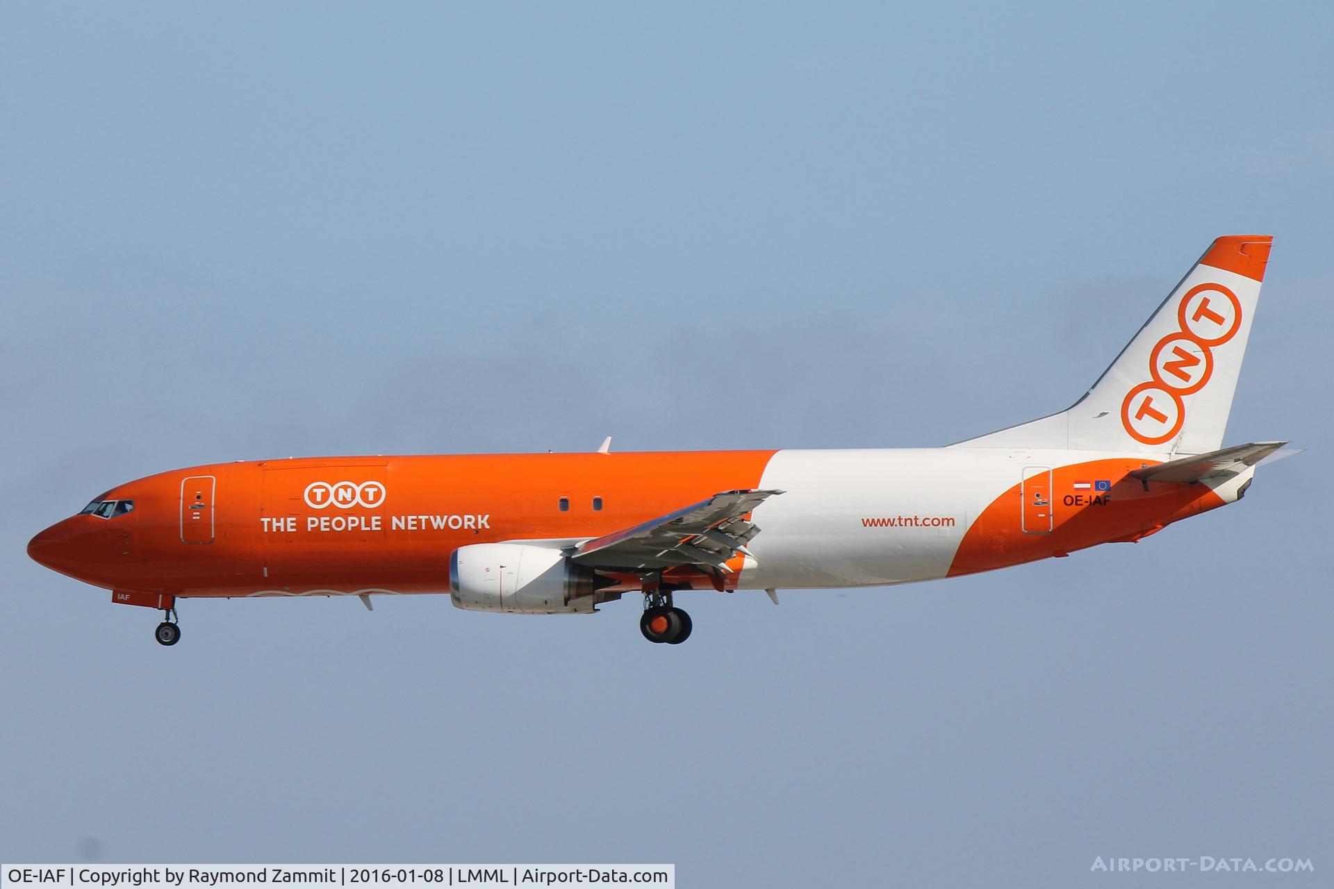 OE-IAF, 1999 Boeing 737-33V C/N 29341, B737-400 OE-IAF TNT