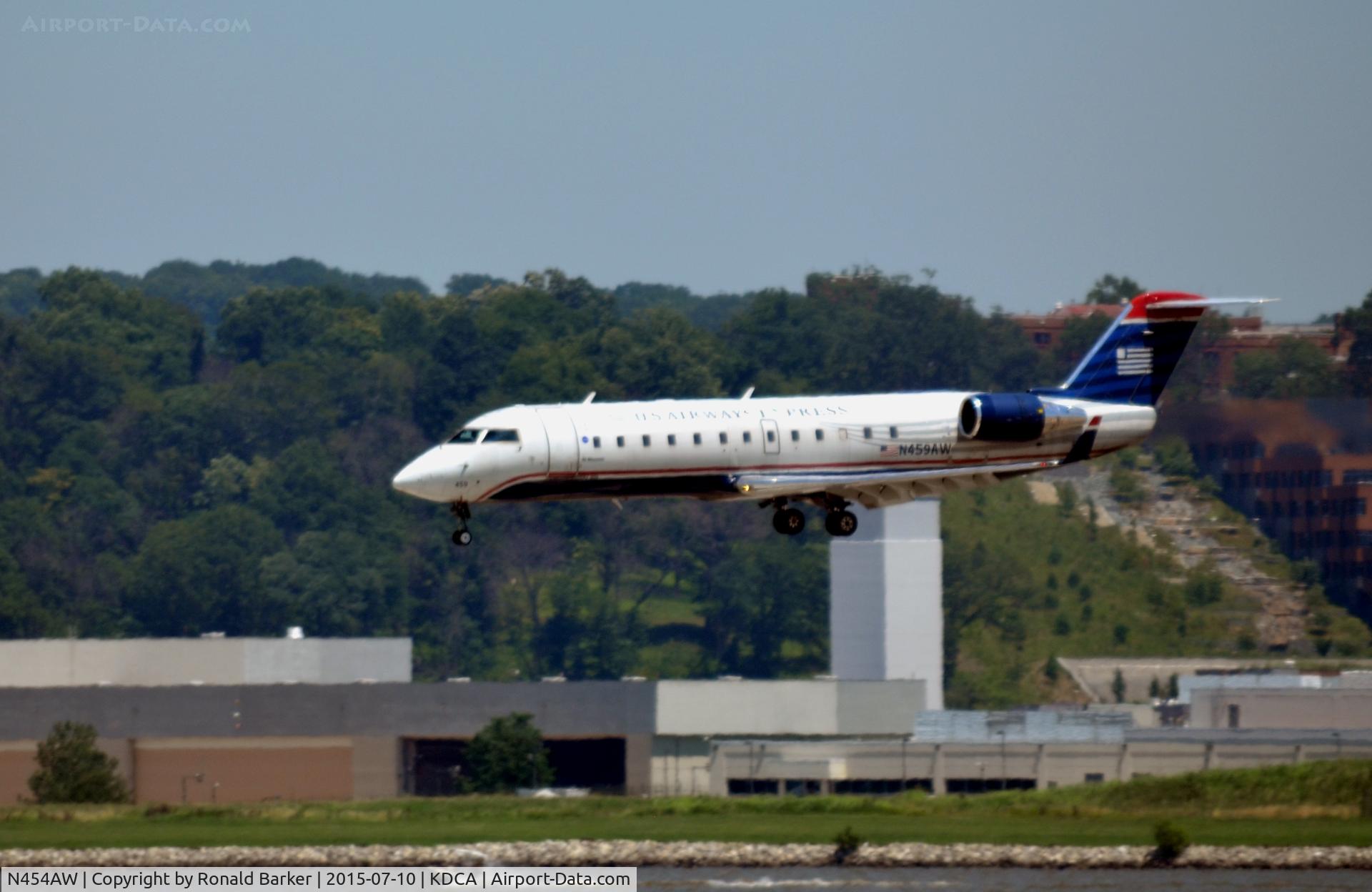 N454AW, 2003 Bombardier CRJ-200LR (CL-600-2B19) C/N 7842, Landing National