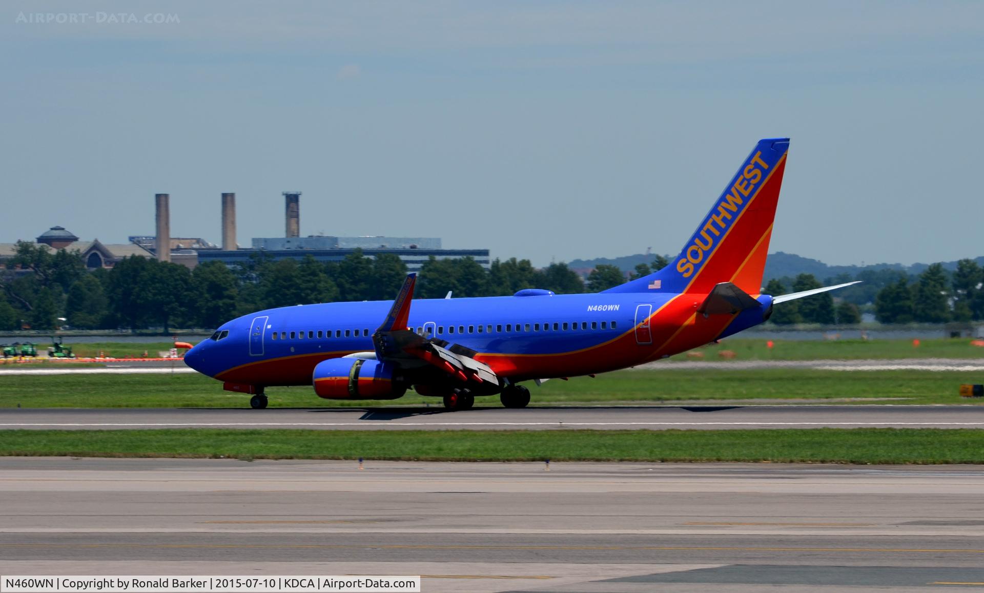 N460WN, 2004 Boeing 737-7H4 C/N 32464, Landing roll National