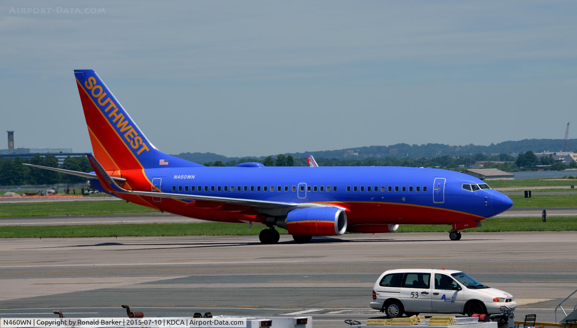 N460WN, 2004 Boeing 737-7H4 C/N 32464, Taxi to park National