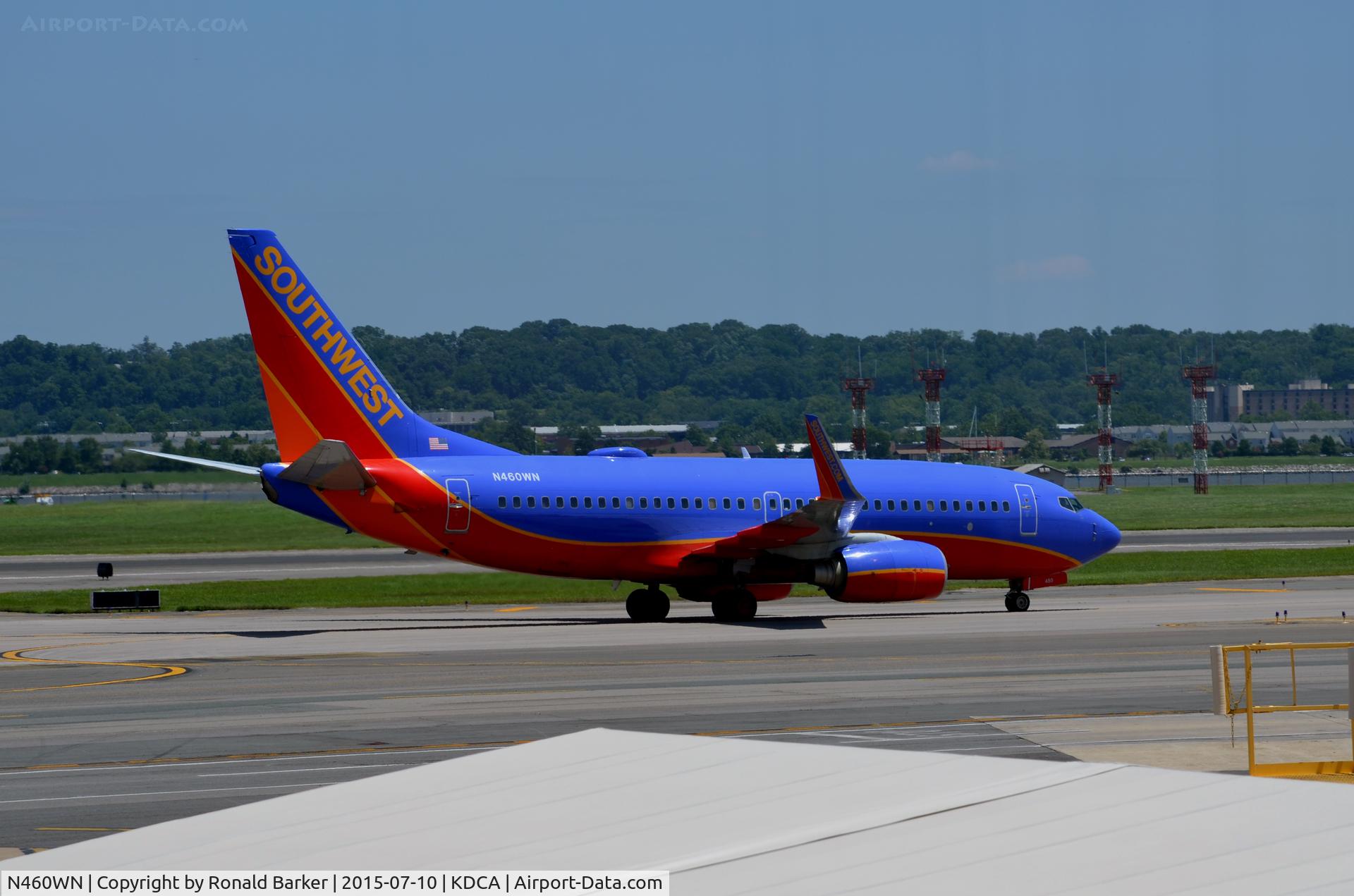 N460WN, 2004 Boeing 737-7H4 C/N 32464, Taxi to park National