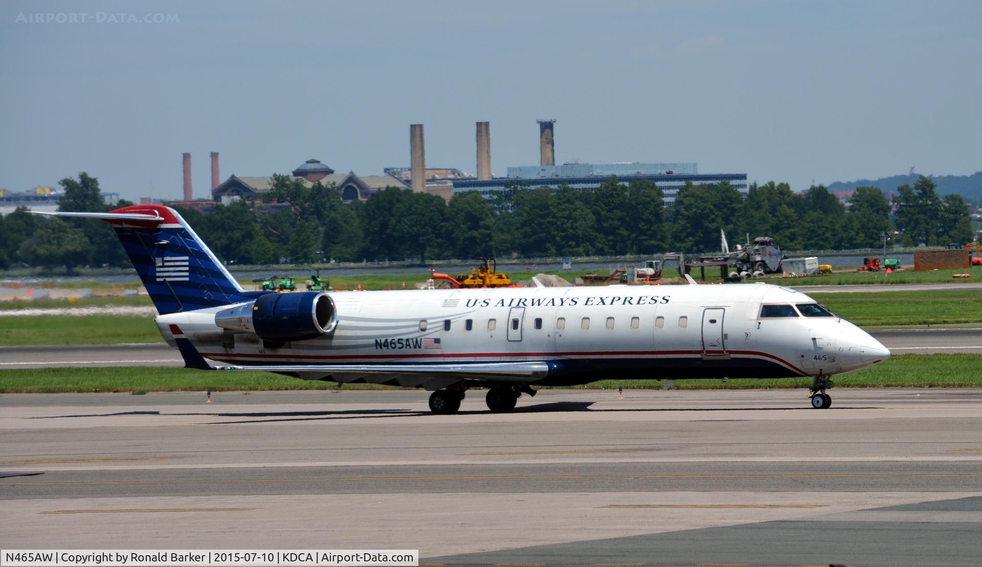N465AW, 2004 Bombardier CRJ-200LR (CL-600-2B19) C/N 7893, Taxi National