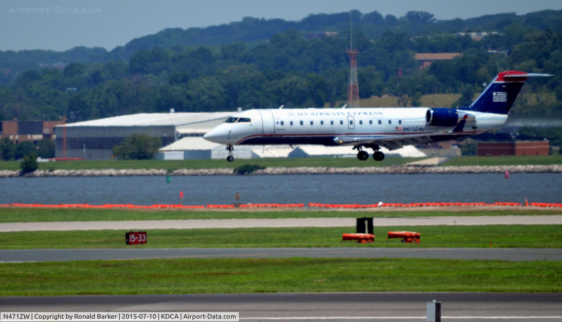 N471ZW, 2000 Bombardier CRJ-200ER (CL-600-2B19) C/N 7457, Landing National