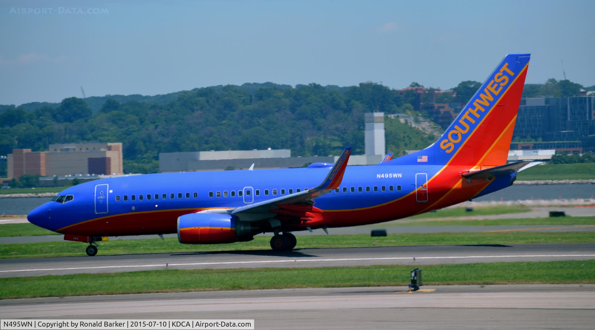 N495WN, 2004 Boeing 737-7H4 C/N 33869, Takeoff National