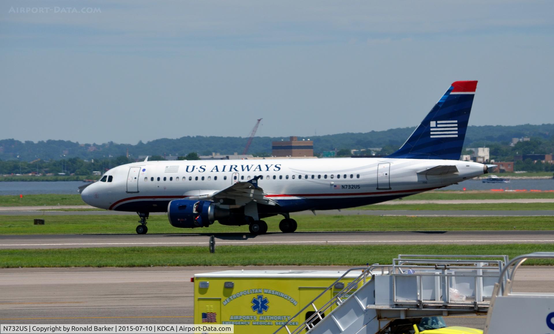 N732US, 2000 Airbus A319-112 C/N 1203, Landing roll National
