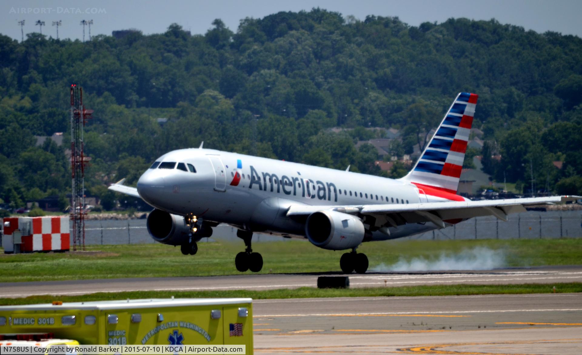 N758US, 2000 Airbus A319-112 C/N 1348, Landing National