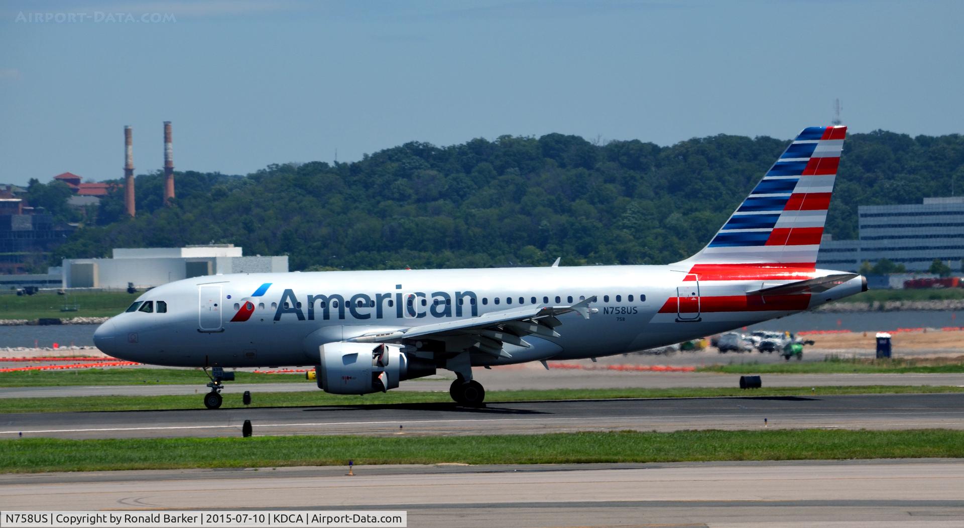 N758US, 2000 Airbus A319-112 C/N 1348, Landing roll National