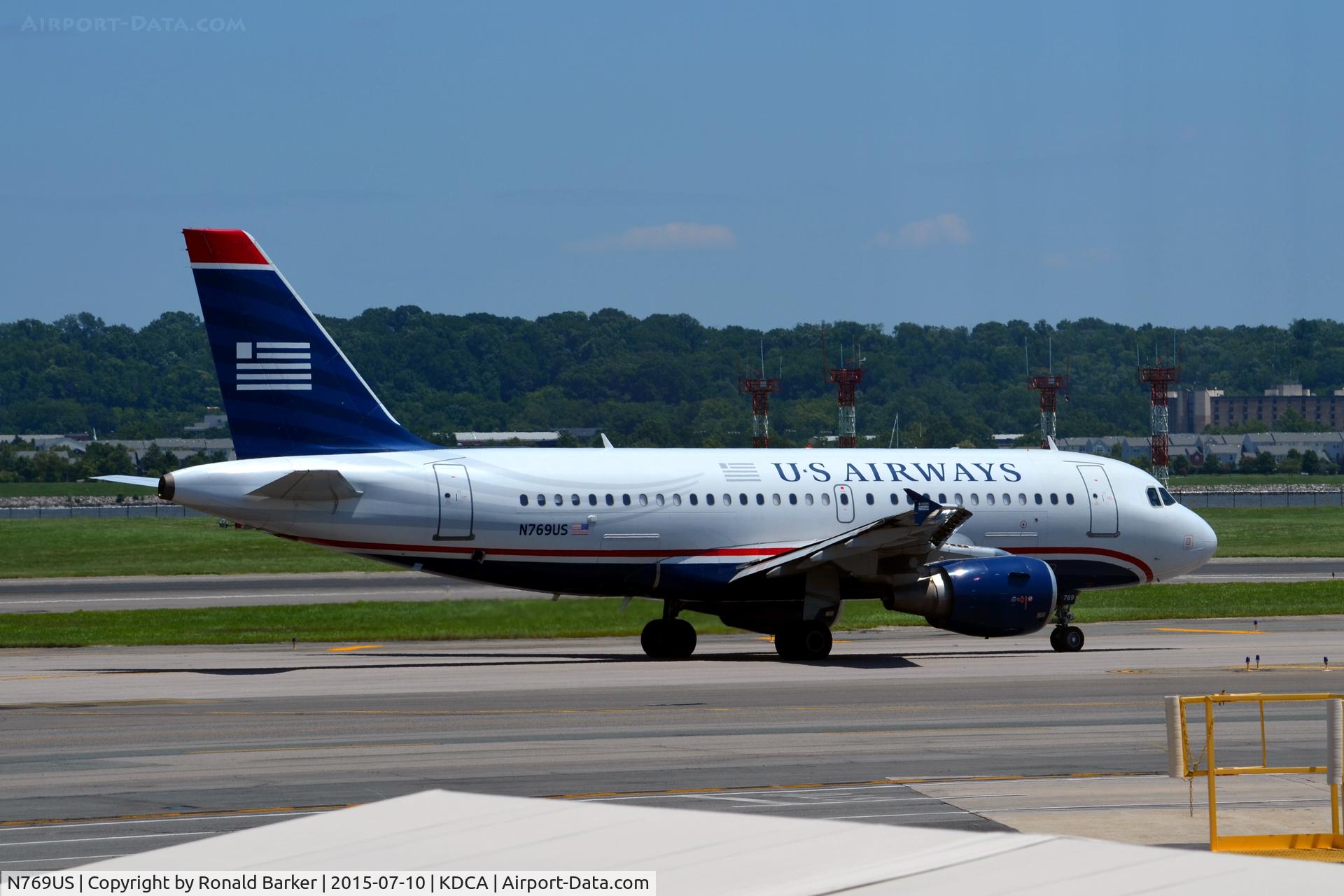 N769US, 2000 Airbus A319-112 C/N 1391, Taxi National
