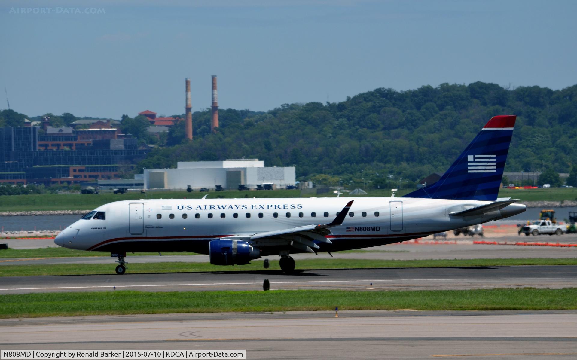 N808MD, 2004 Embraer 170SU (ERJ-170-100SU) C/N 17000021, Landing roll National
