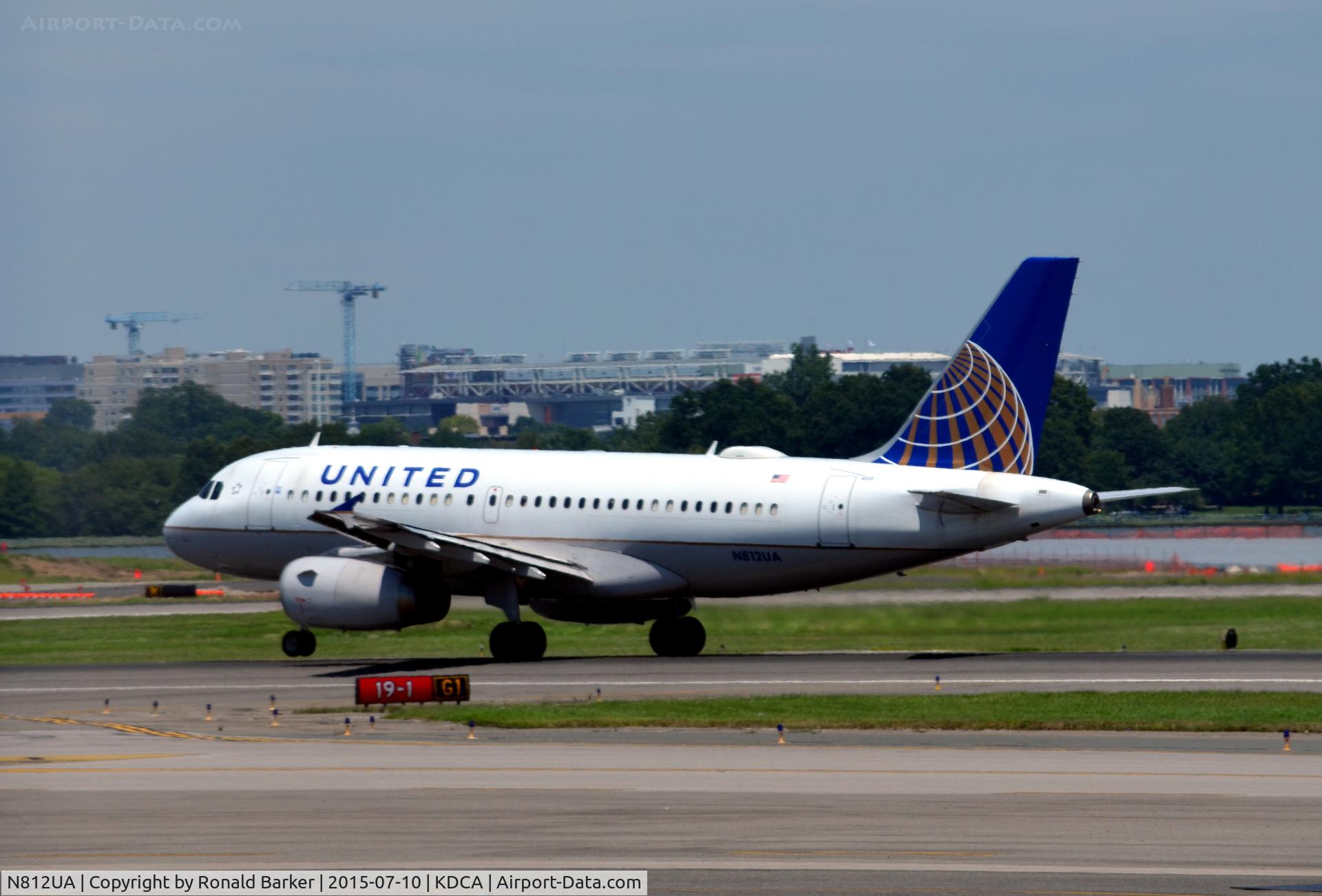 N812UA, 1998 Airbus A319-131 C/N 850, Nose wheel liftoff National