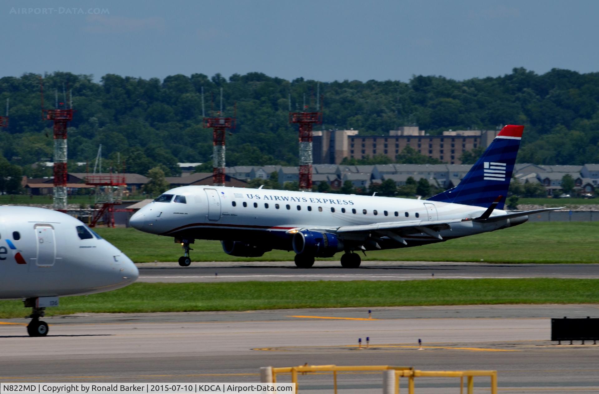 N822MD, 2004 Embraer 170SU (ERJ-170-100SU) C/N 17000043, Landing National