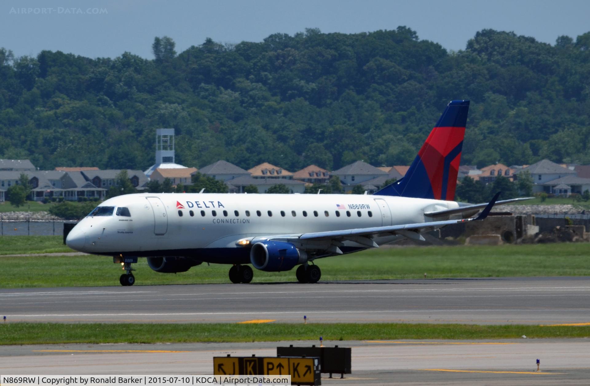 N869RW, 2006 Embraer 170SE (ERJ-170-100SE) C/N 17000133, Takeoff National