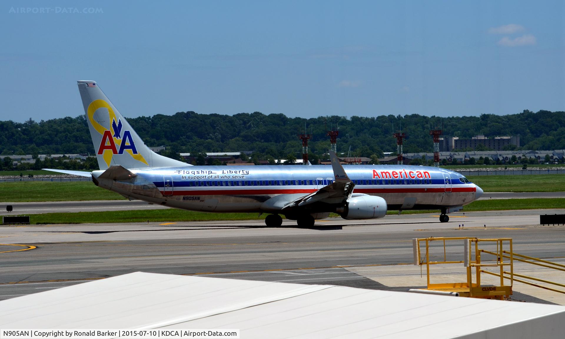 N905AN, 1999 Boeing 737-823 C/N 29507, Taxi National