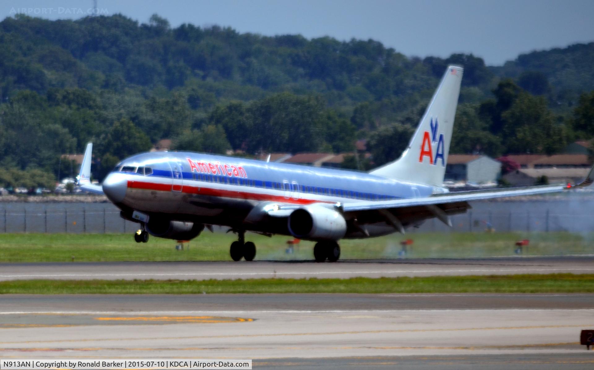 N913AN, 1999 Boeing 737-823 C/N 29514, Landing National