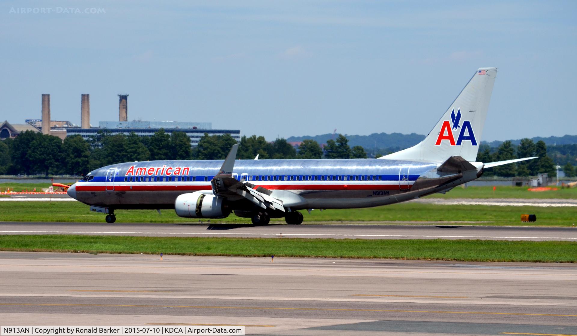 N913AN, 1999 Boeing 737-823 C/N 29514, Landing roll National