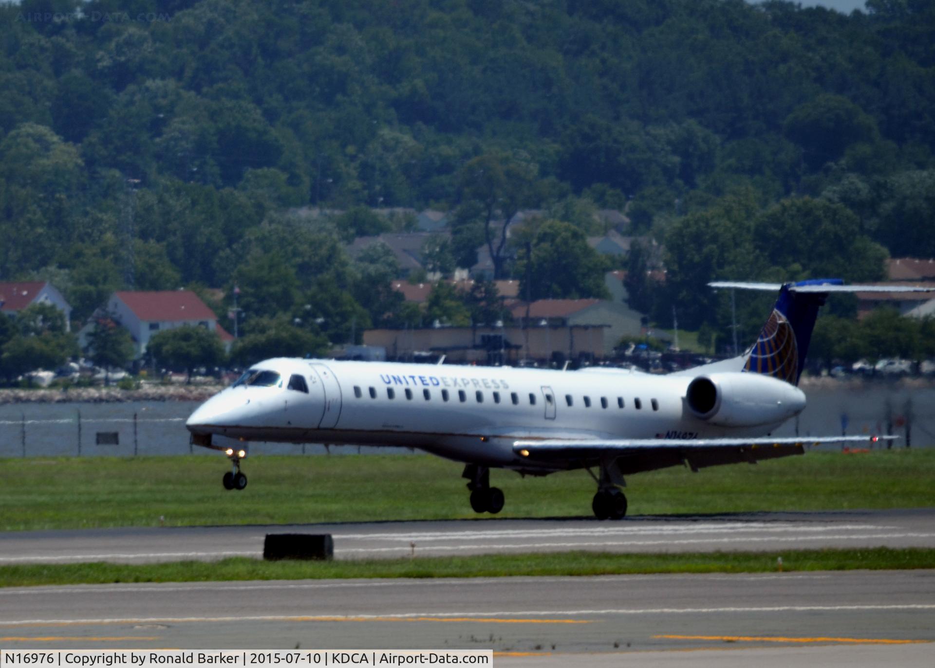 N16976, 1999 Embraer EMB-145LR C/N 145171, Landing National