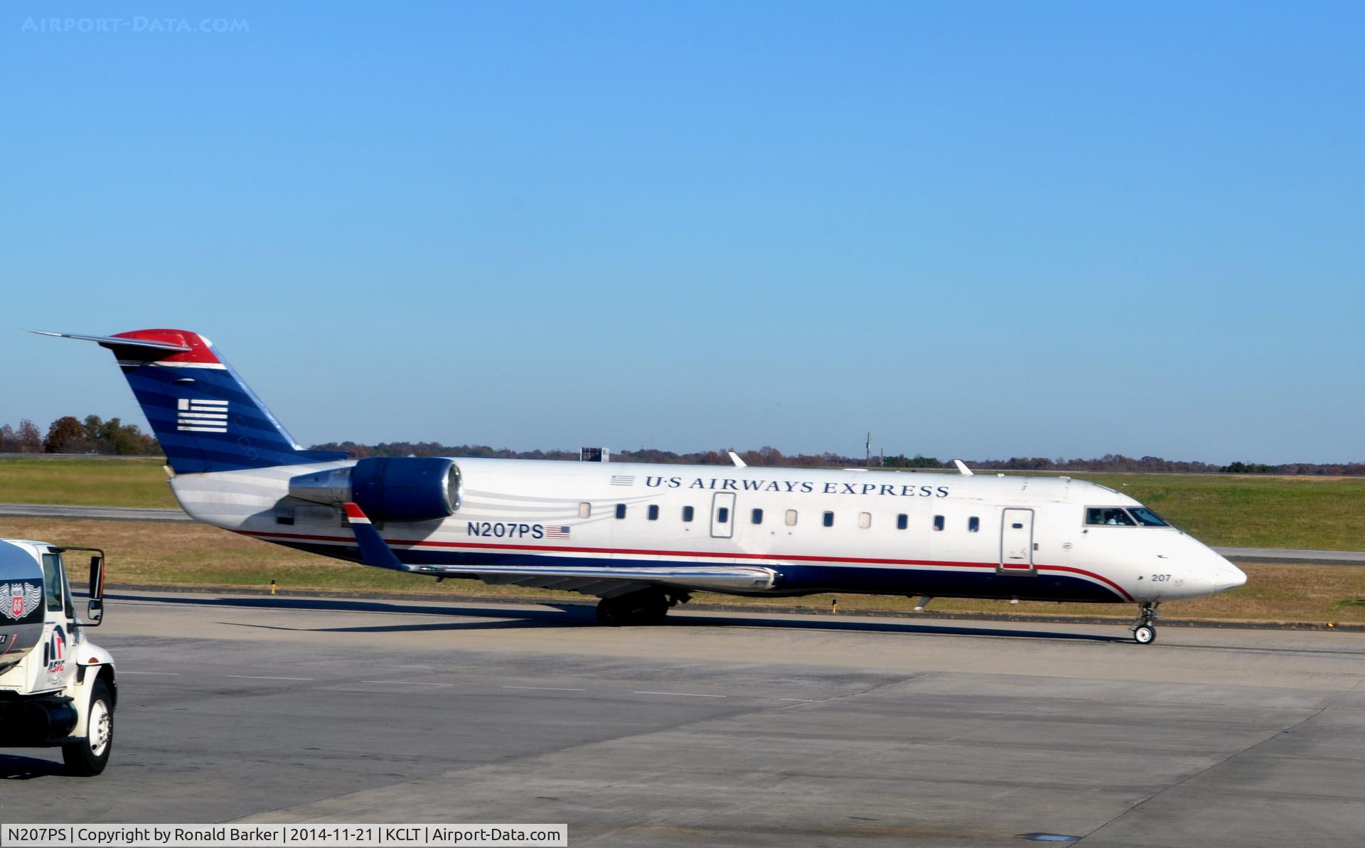 N207PS, 2003 Bombardier CRJ-200ER (CL-600-2B19) C/N 7873, Taxi to park CLT