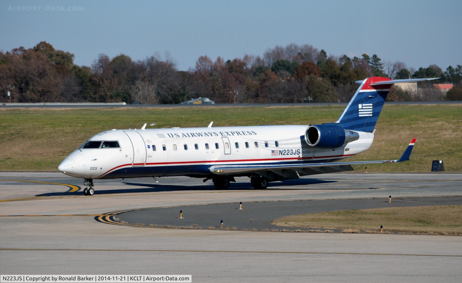 N223JS, 2004 Bombardier CRJ-200ER (CL-600-2B19) C/N 7892, Taxi CLT