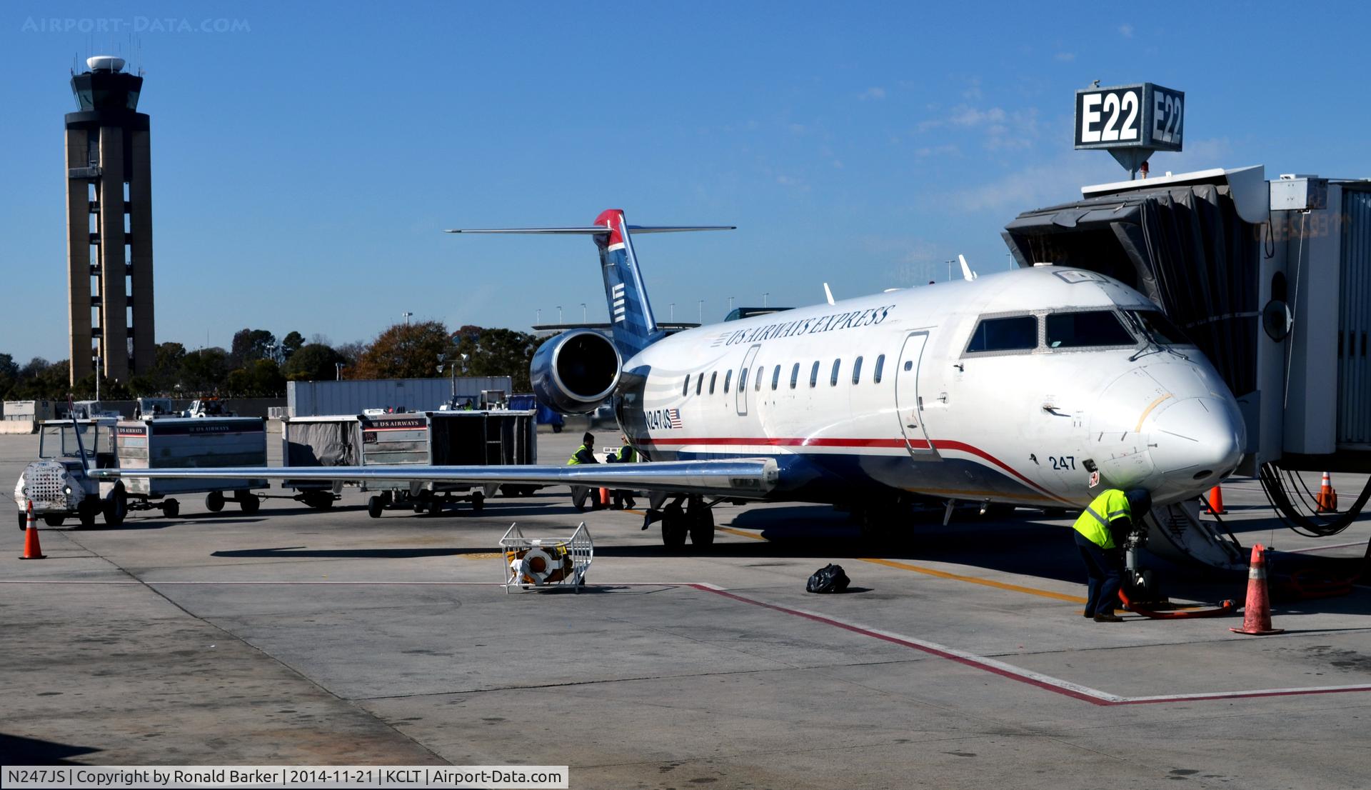 N247JS, 2004 Bombardier CRJ-200ER (CL-600-2B19) C/N 7922, Gate E22 CLT