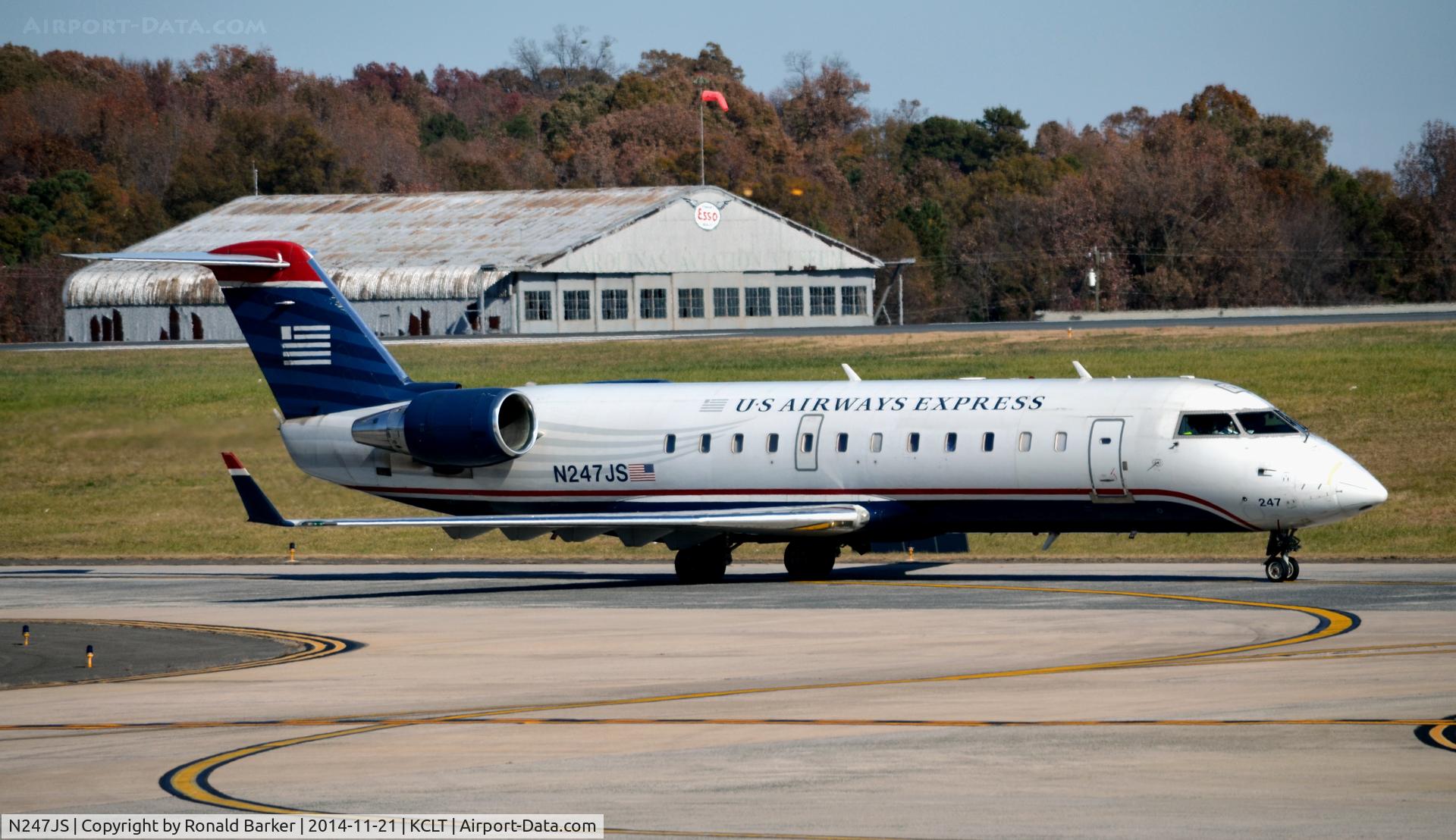 N247JS, 2004 Bombardier CRJ-200ER (CL-600-2B19) C/N 7922, Taxi CLT