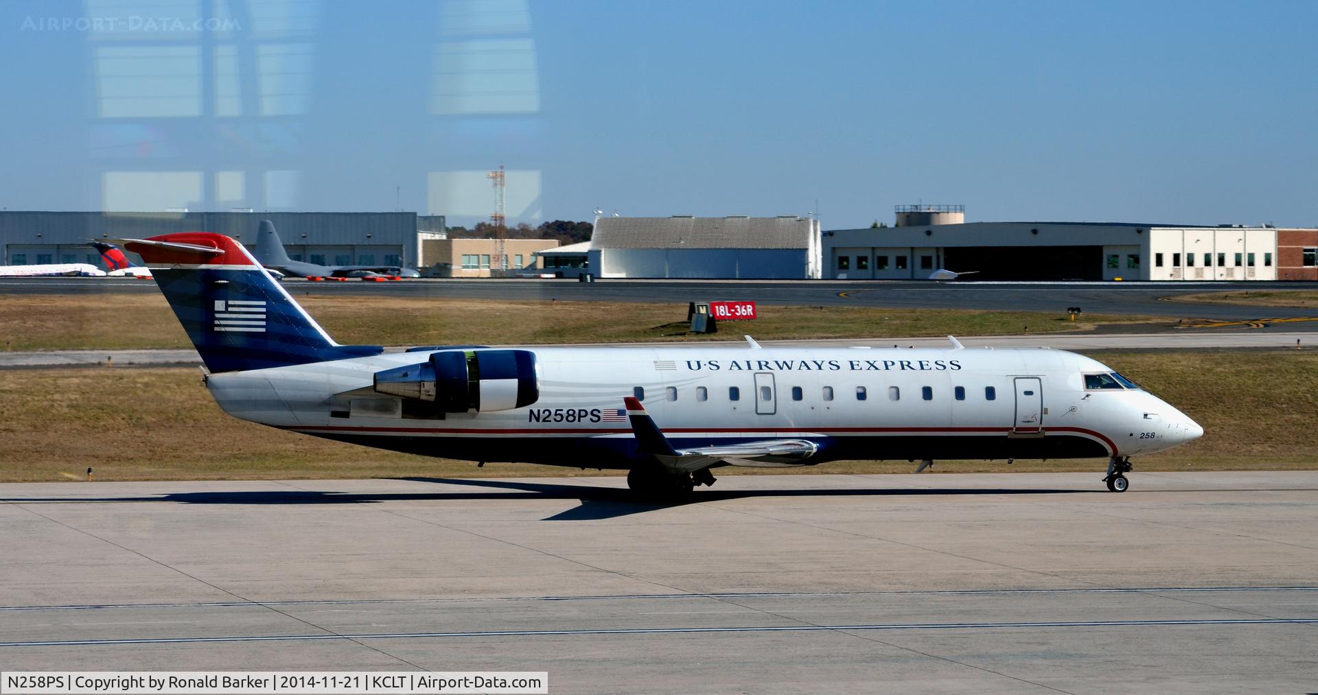 N258PS, 2004 Bombardier CRJ-200ER (CL-600-2B19) C/N 7941, Taxi CLT