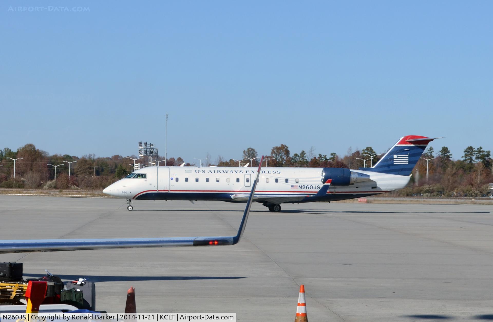 N260JS, 2004 Bombardier CRJ-200ER (CL-600-2B19) C/N 7957, Taxi CLT