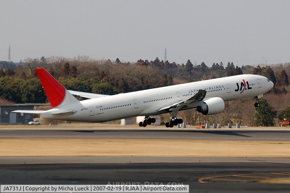 JA731J, 2003 Boeing 777-346/ER C/N 32431, Wing flex