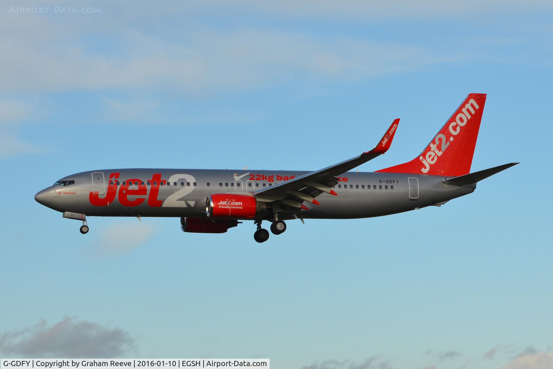 G-GDFY, 2001 Boeing 737-86Q C/N 30278, Landing at Norwich.