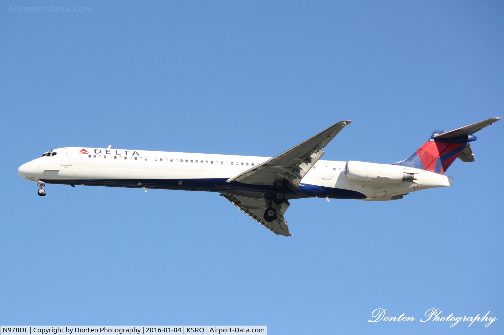 N978DL, 1991 McDonnell Douglas MD-88 C/N 53259, Delta Flight 2466 (N978DL) arrives at Sarasota-Bradenton International Airport following flight from LaGuardia Airport