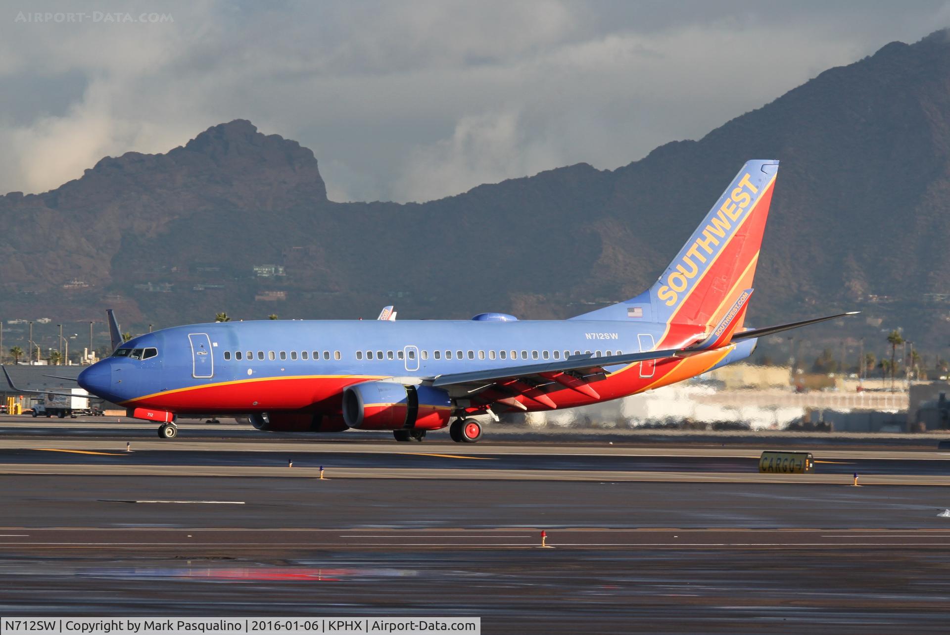 N712SW, 1998 Boeing 737-7H4 C/N 27846, Boeing 737-700