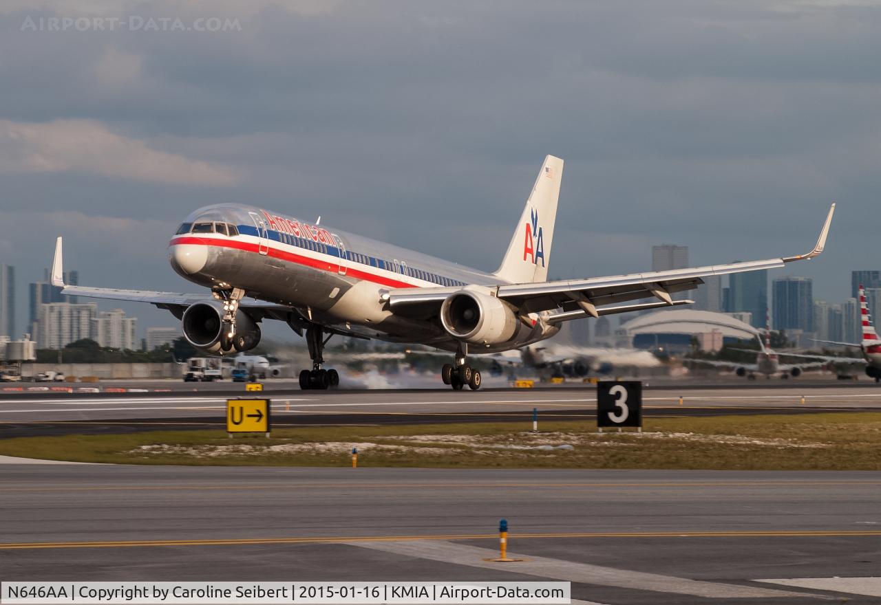 N646AA, 1991 Boeing 757-223 C/N 24604, touching down on runway 30