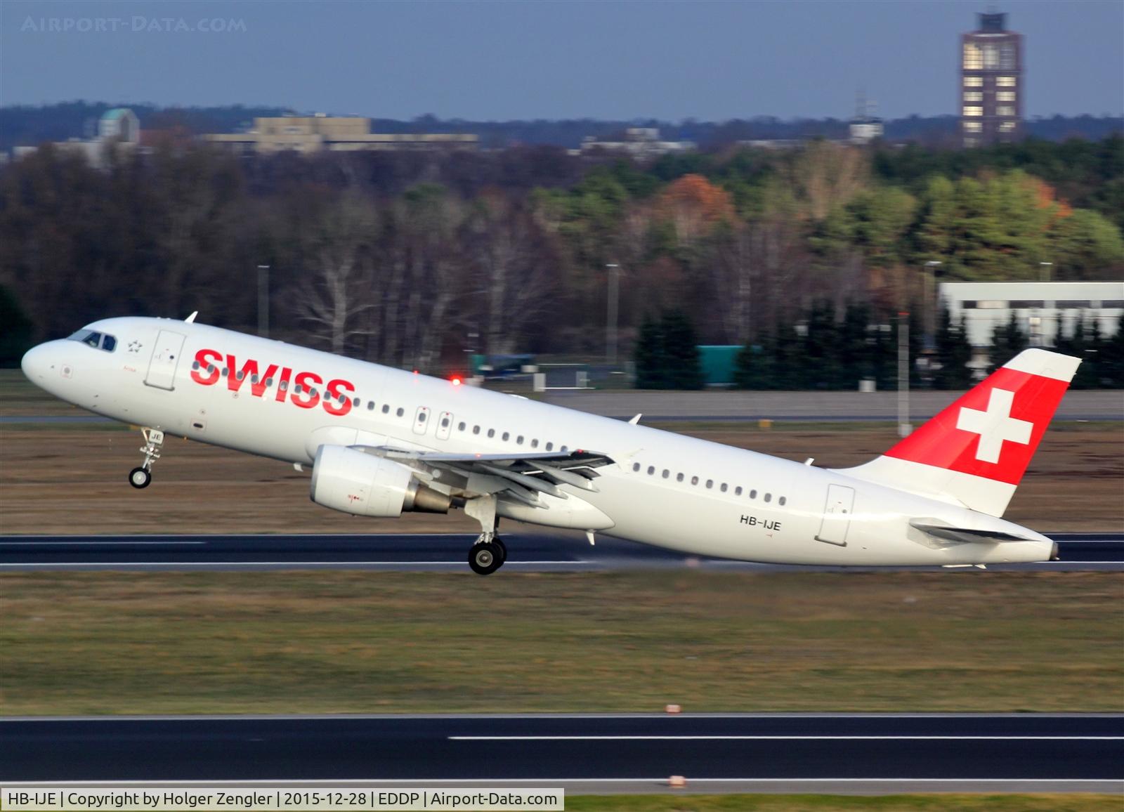 HB-IJE, 1995 Airbus A320-214 C/N 559, Leaving TXL southbound to ZRH....