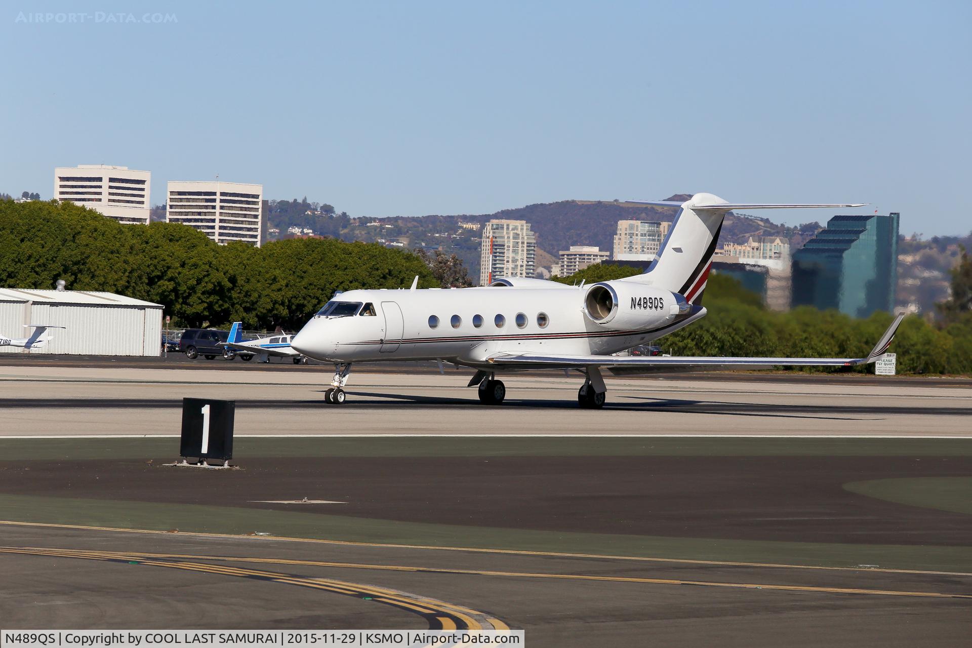 N489QS, 1999 Gulfstream Aerospace G-IV C/N 1389, departing SMO Rwy21