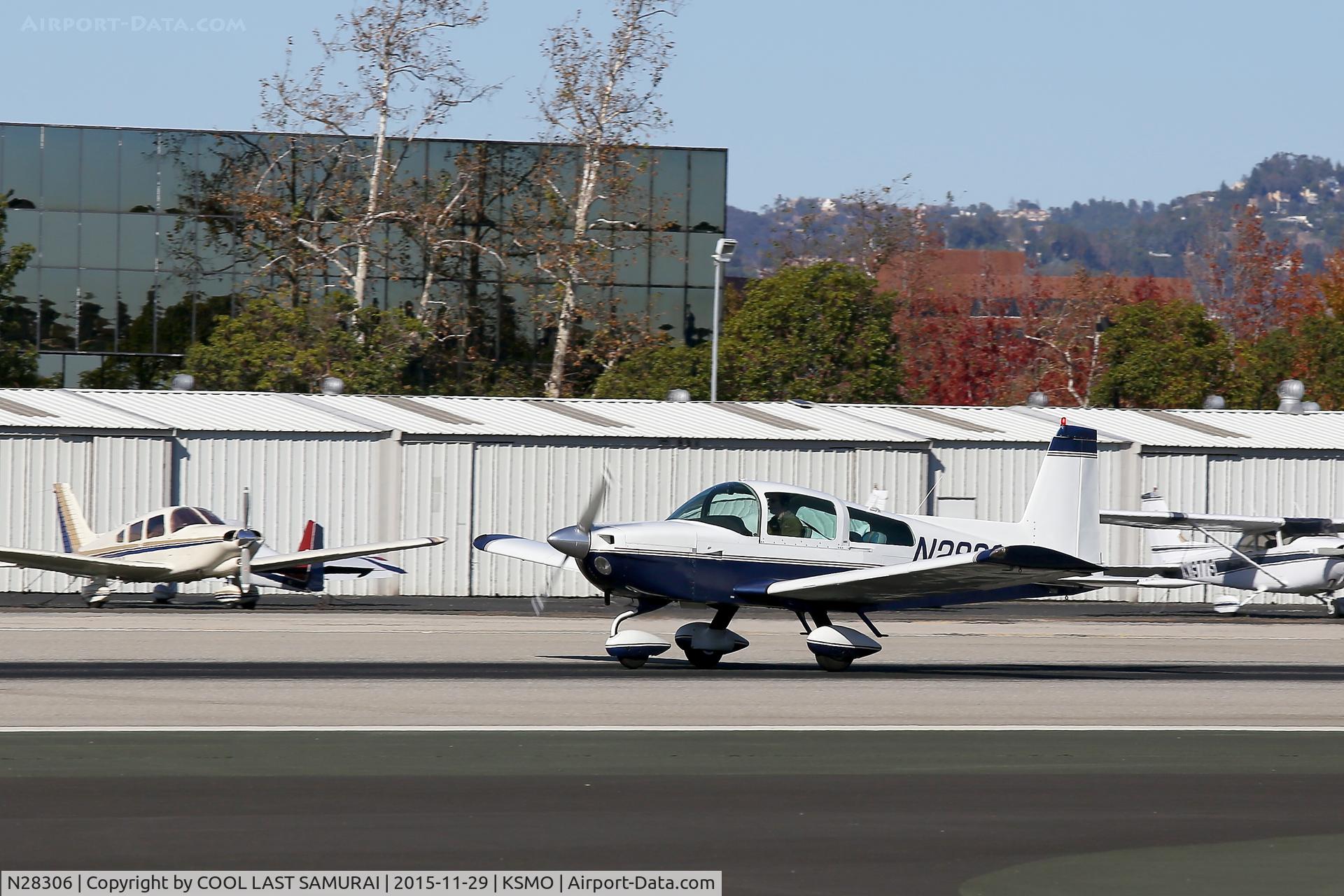 N28306, 1977 Grumman American AA-5B Tiger C/N AA5B0550, departing SMO Rwy21