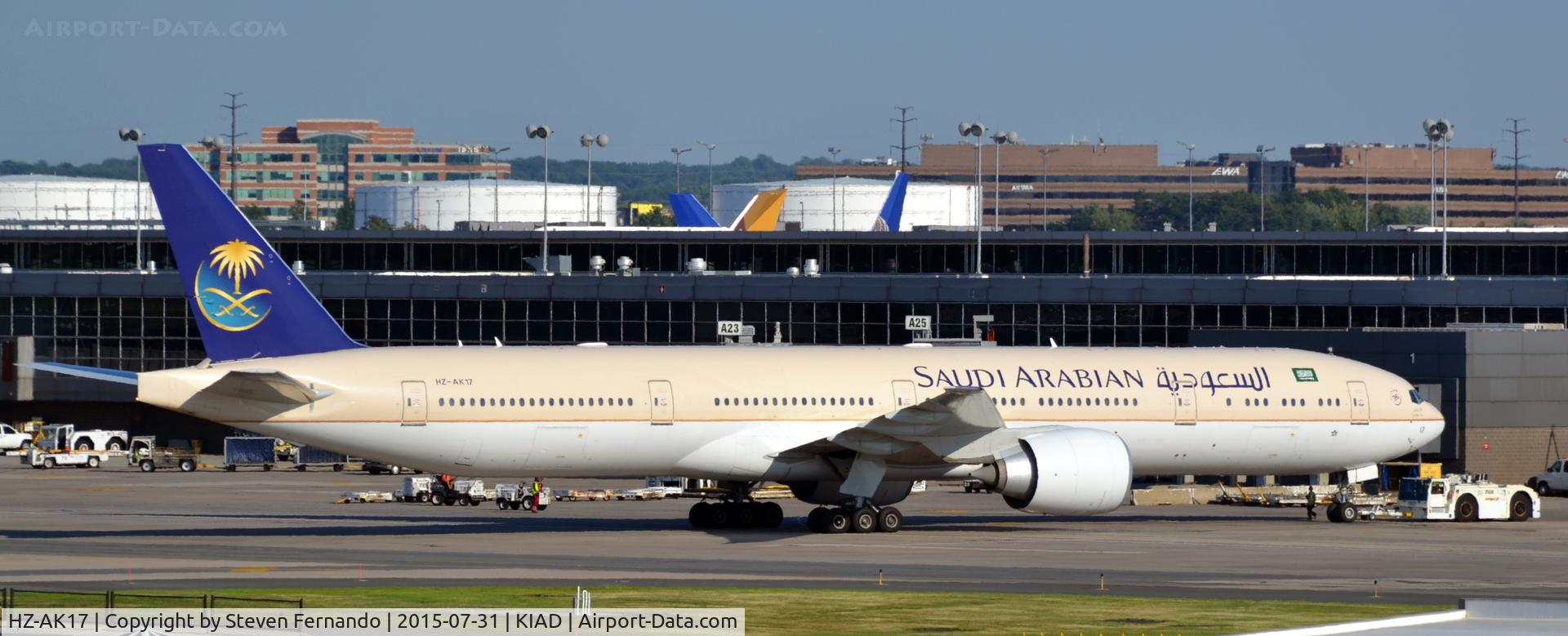 HZ-AK17, 2013 Boeing 777-368/ER C/N 41054, Old colors
